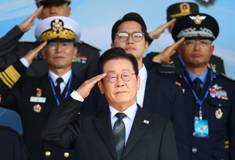 李 “전작권 회복, 자주국방의 길 가야”
