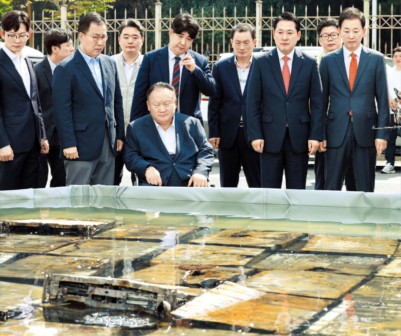 공무원 업무용 ‘G드라이브’ 전소… 12만명 자료 통째로 날아가