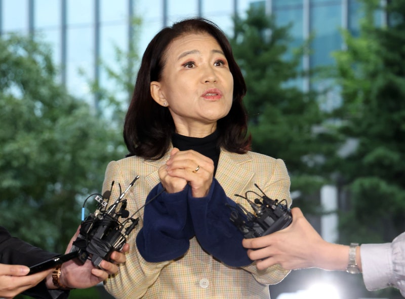 면직 다음날 체포된 이진숙 “李가 시켰나, 정청래가 시켰나”