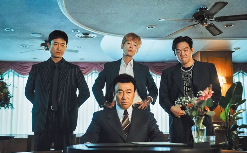 ‘상쾌 통쾌’ 액션 소동극이냐,  ‘웃음 감동’ 인생 이야기냐