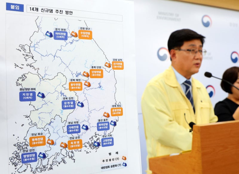 [사설] 물과 전기 무서운 줄 모르는 정부, 재앙 부를 수 있다