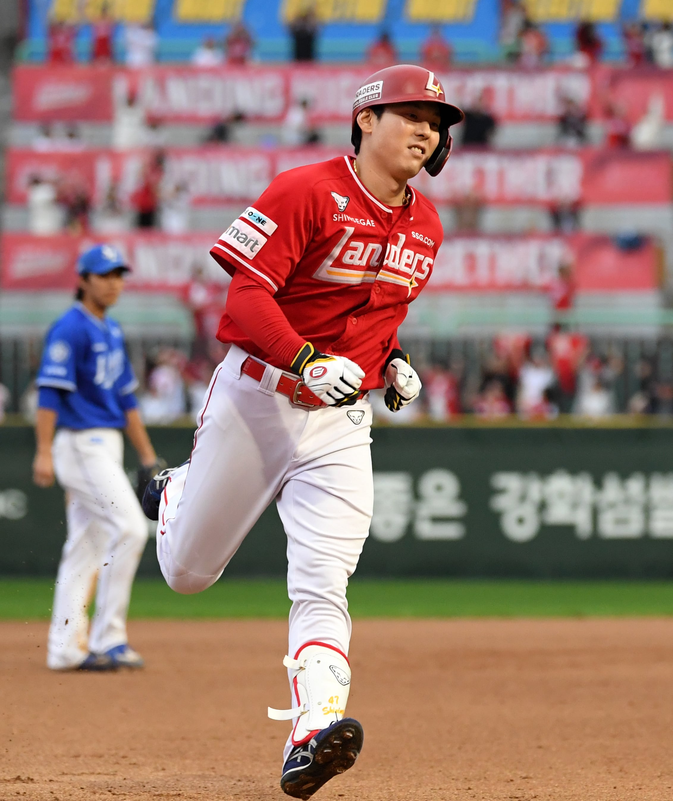 김성욱 9회 끝내기 솔로포... SSG, 삼성 잡고 <b>준플레이오프</b> 1패 뒤 반격...