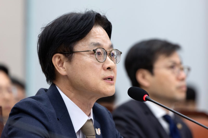 김정관 산업장관 “<b>대왕고래</b> 실패했다고 동해 가스전 실패 아냐”
