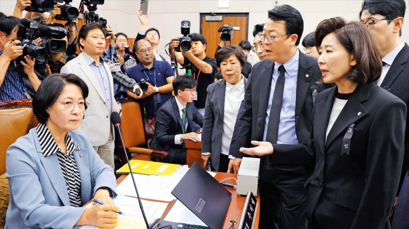 대법원장 붙잡아놓고 답변 강요… ‘조요토미 희대요시’ <b>조롱</b>까지
