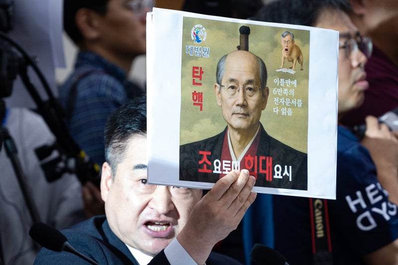 [기자의 시각] 국회 망신 자초한 대법원장 모욕