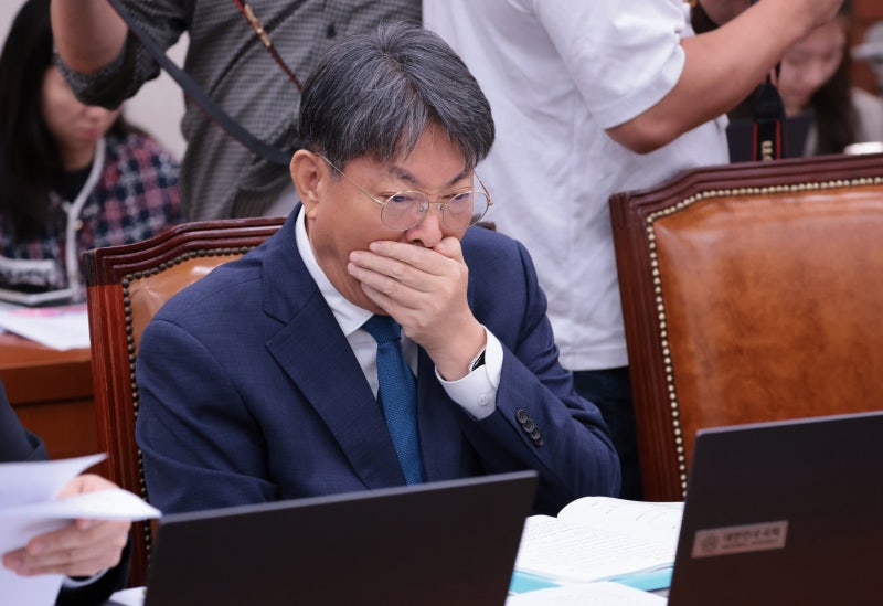 [사설] 주식 차명 거래 혐의 의원이 정부 잘못 추궁한다니