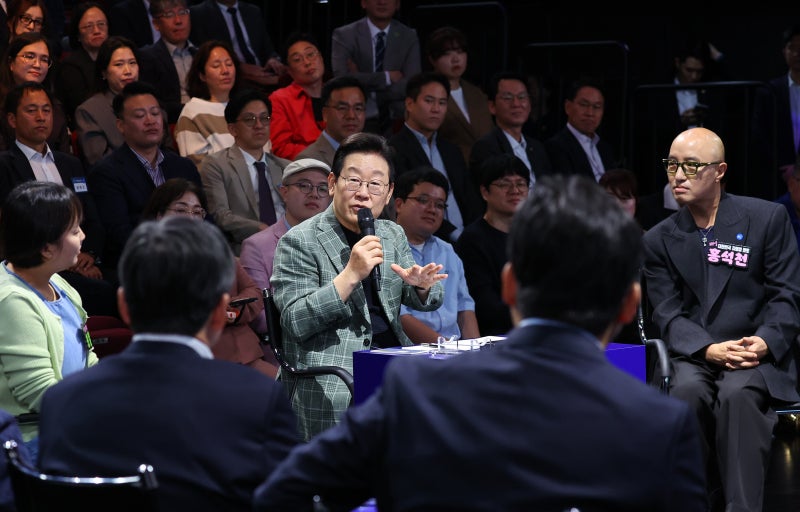 李 “빚진 게 다 자영업자 잘못이냐, 빚 탕감 세게 하라”