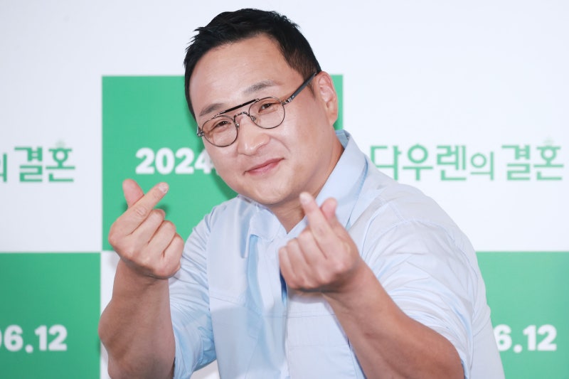 배우 <b>구성환 백반증</b> 치료를 왜 <b>성형외과</b>에서?…논란일자 “조언만 한 것...