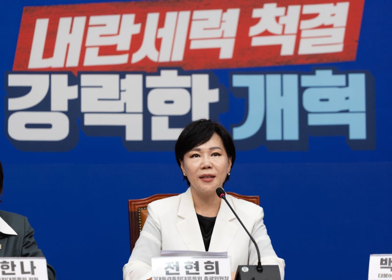 [김창균 칼럼] 집권해도 변함없는 내란 타령 11개월째, 허니문 자해