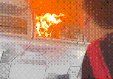 “펑 하더니 불길 화르륵”…<b>인천행</b> 中<b>여객기</b>, <b>배터리 화재</b>로 비상 착륙