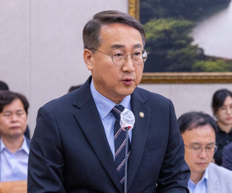 [단독] “존경하는 이재명 대통령께”..<b>김인호</b> 산림청장, ‘셀프 추천서...
