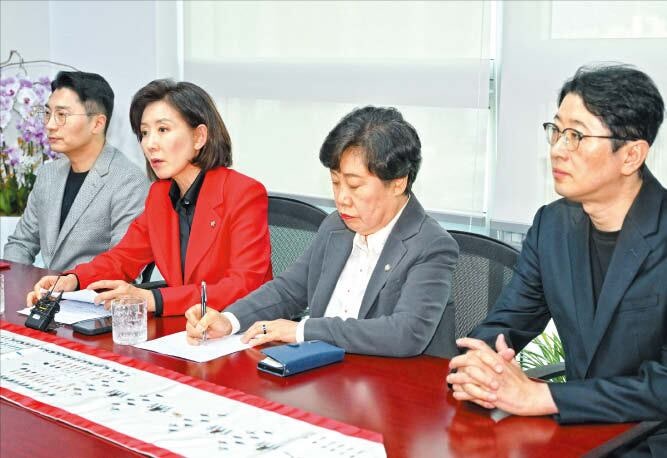 국힘 ‘추미애 방지법’ 낸다… “두 달간 271차례 野 발언 막아”