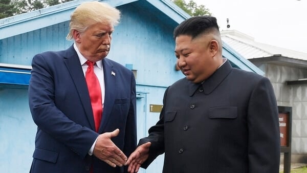 “트럼프, 김정은 회동 비공개 논의”