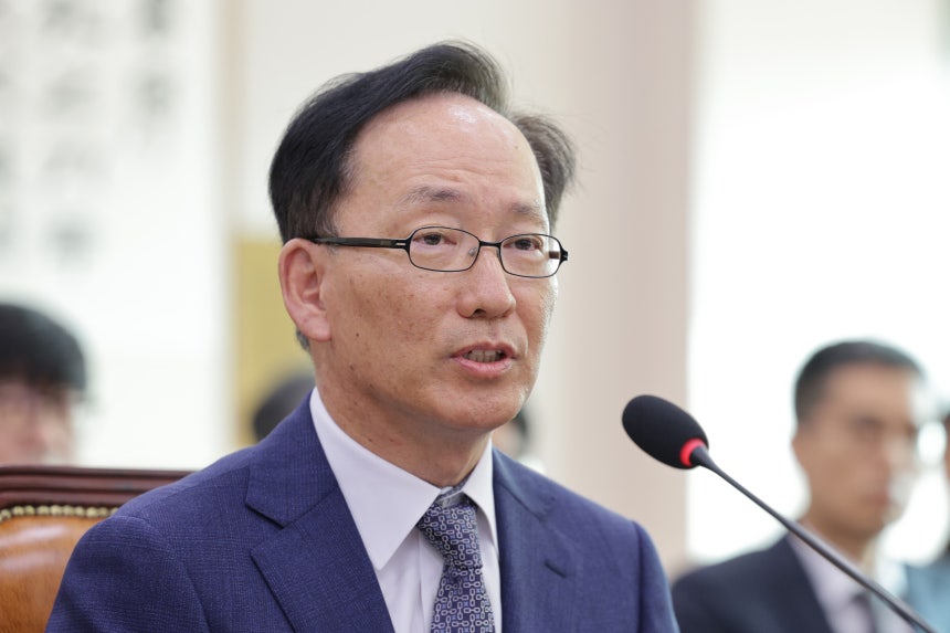 김대웅 서울고등법원장이 20일 서울 여의도 국회 법제사법위원회에서 열린 서울고법·서울중앙지법 등에 대한 국정감사에서 의원 질의에 답변하고 있다. /뉴스1