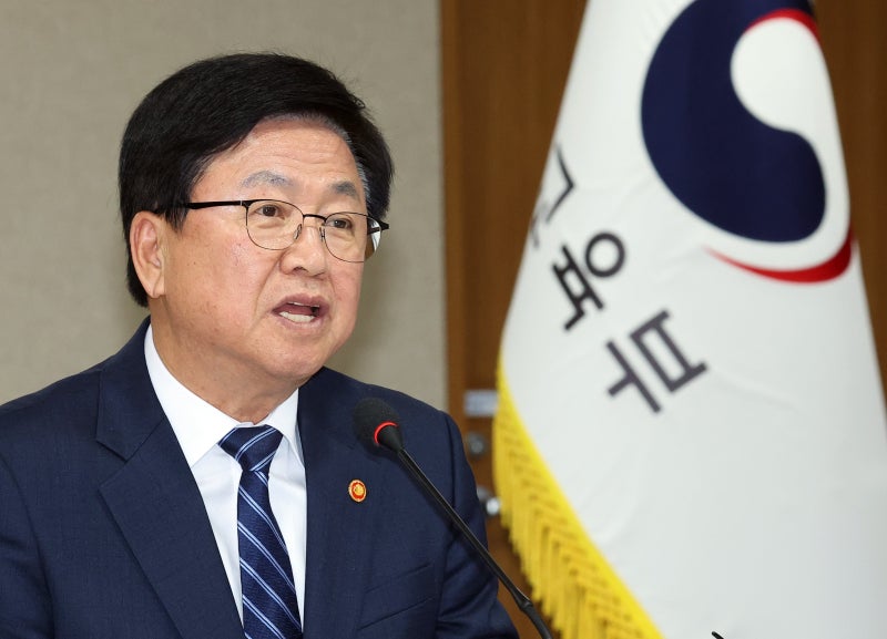 최교진 장관 “<b>영유아 사교육 규제</b> 필요...고교학점제 근본 대책 마련”