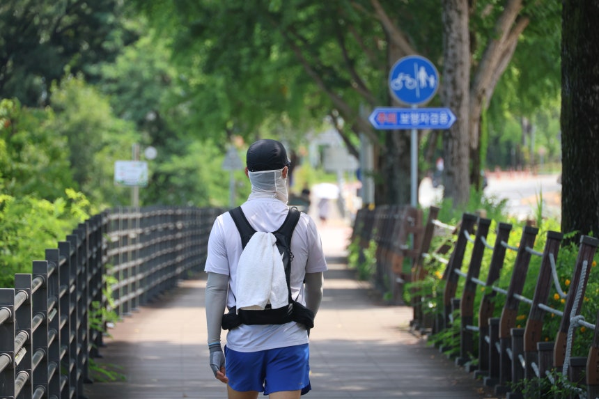 자주보단 많이 걷는 게 사망 위험 줄여준대!