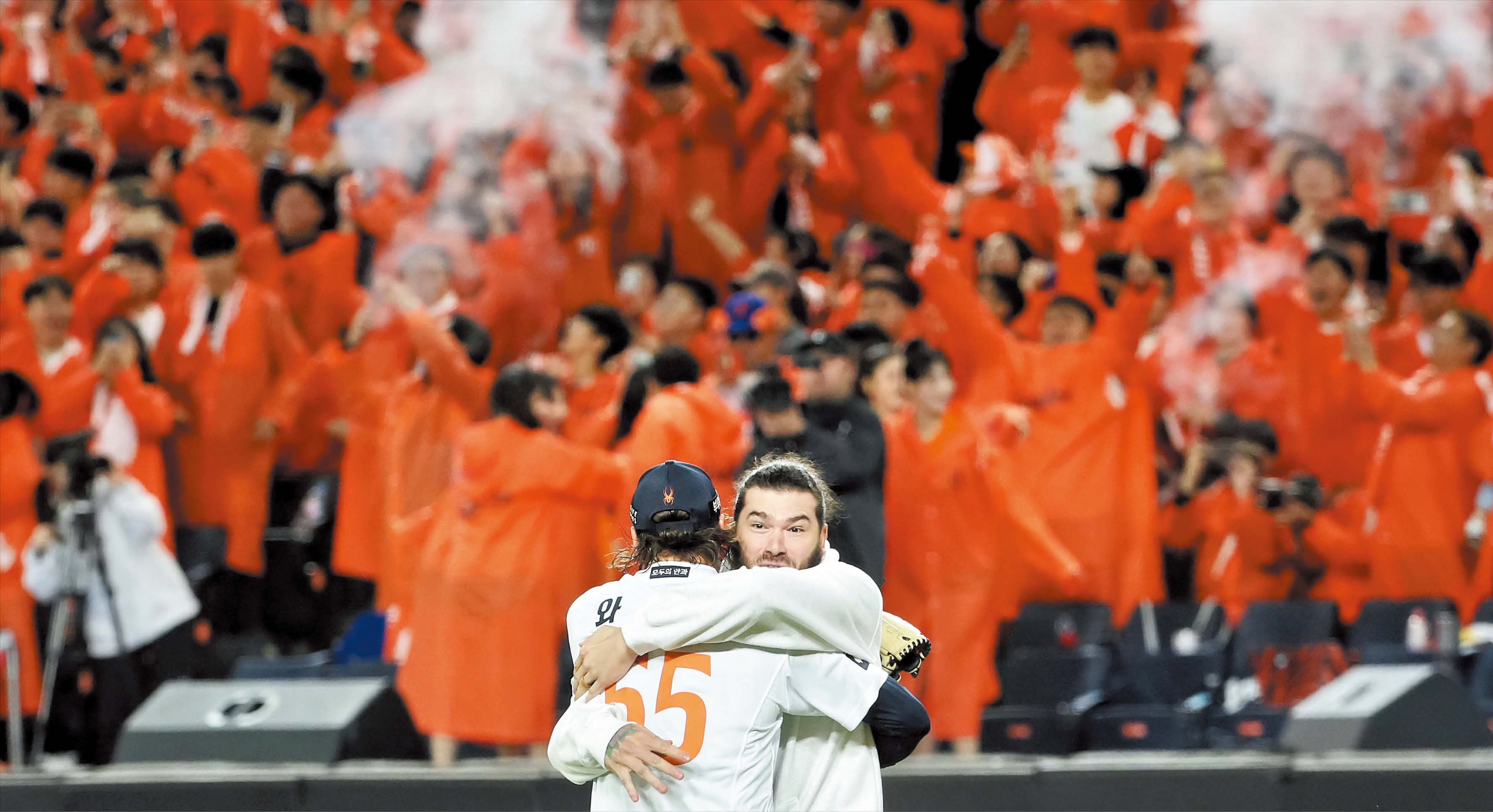 한화 보살 팬들, 이날을 보려 19년을 울었나 보다