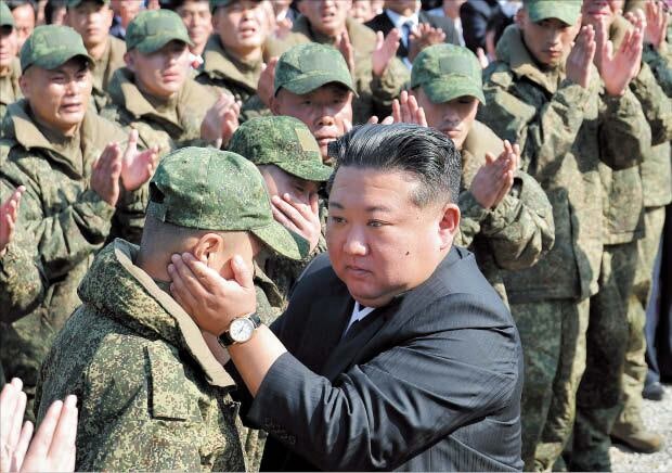 “특이동향 없다”더니… 귀순 병사 뒤쫓던 北 추격조 2명도 군사분계선 넘었다