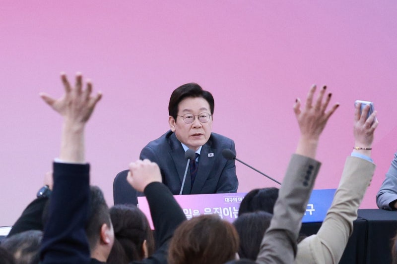 李 “집값 해결 못하면 日처럼 잃어버린 30년”