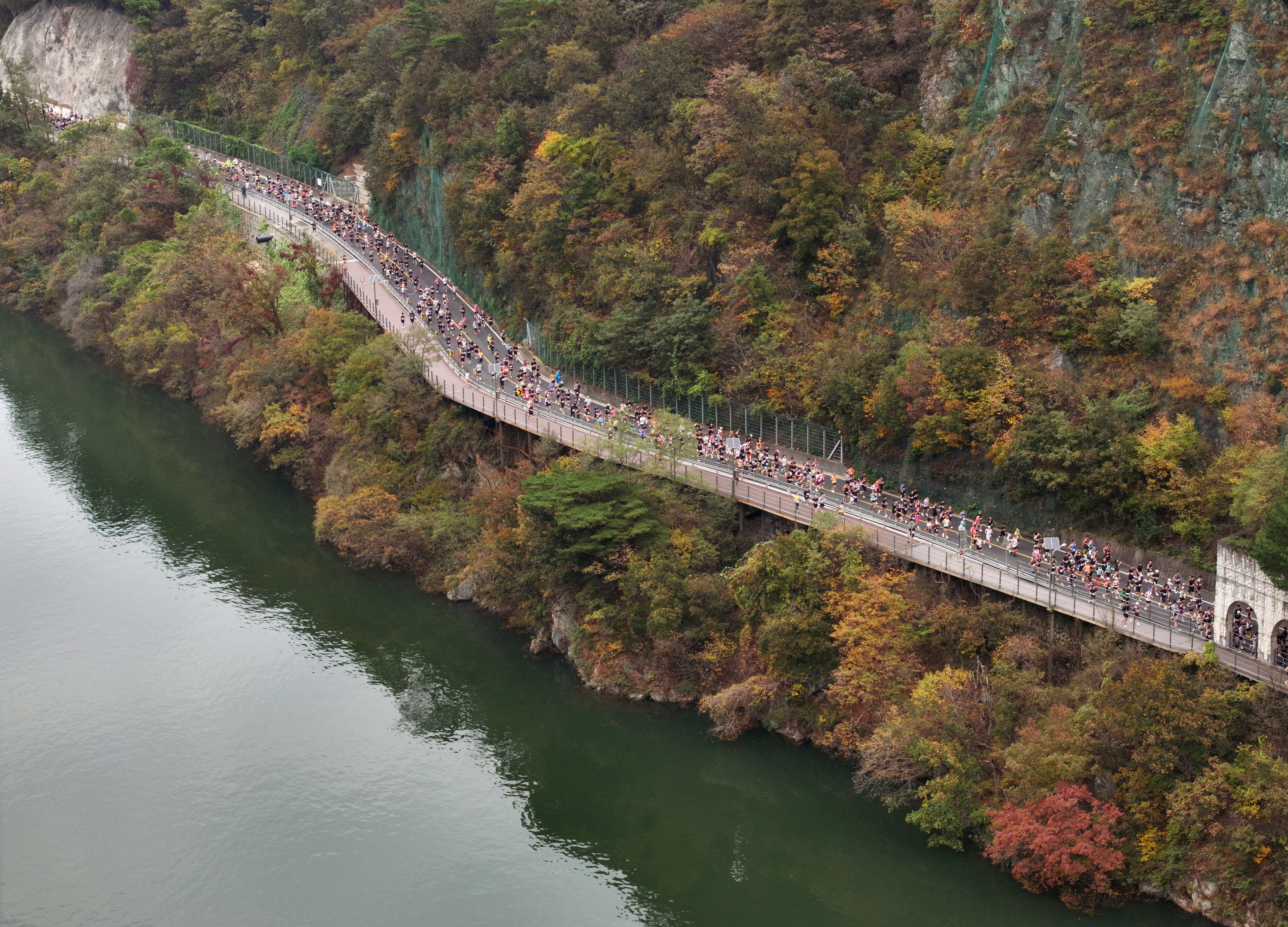 母에게 간 이식 후 풀코스 도전… ‘턱걸이왕’도 짜릿한 완주