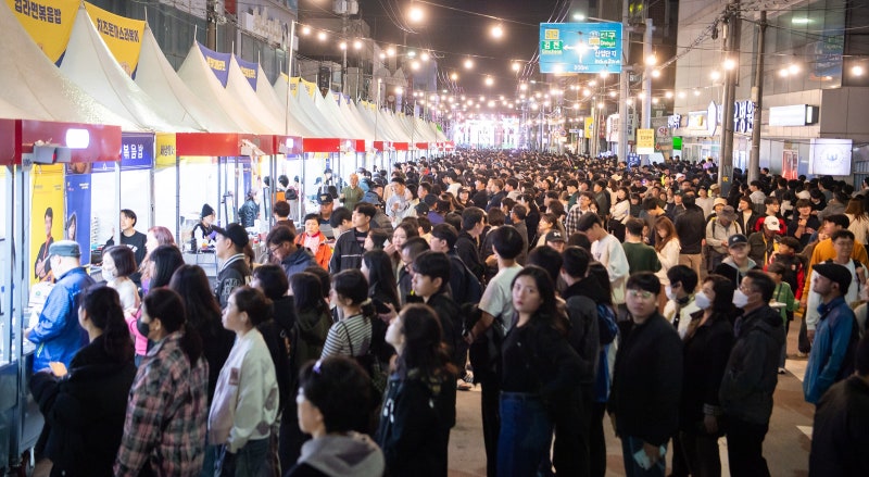 라면 25만개, 맥주 4만 병 판 지역 축제... 후원 기업도 웃었다