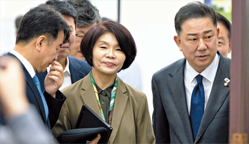 각종 논란에 수사 동력 약화… 與, 3대 특검 놓고 곤혹