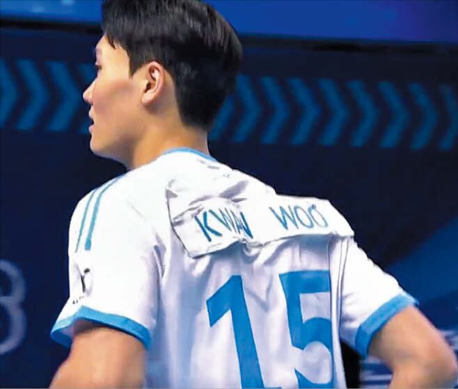 남자배구 ‘테이프 유니폼’ 논란