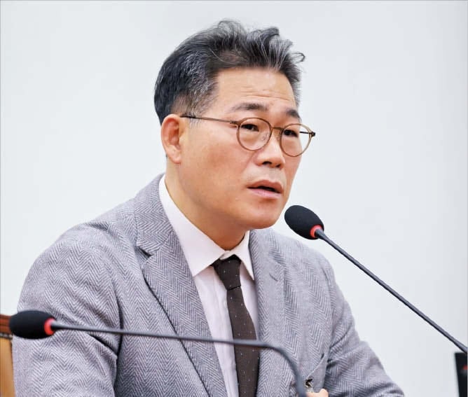 [단독] “檢이 밀반입 은폐했다”는 백해룡… 검사들, 이미 범인 쫓고 있었다