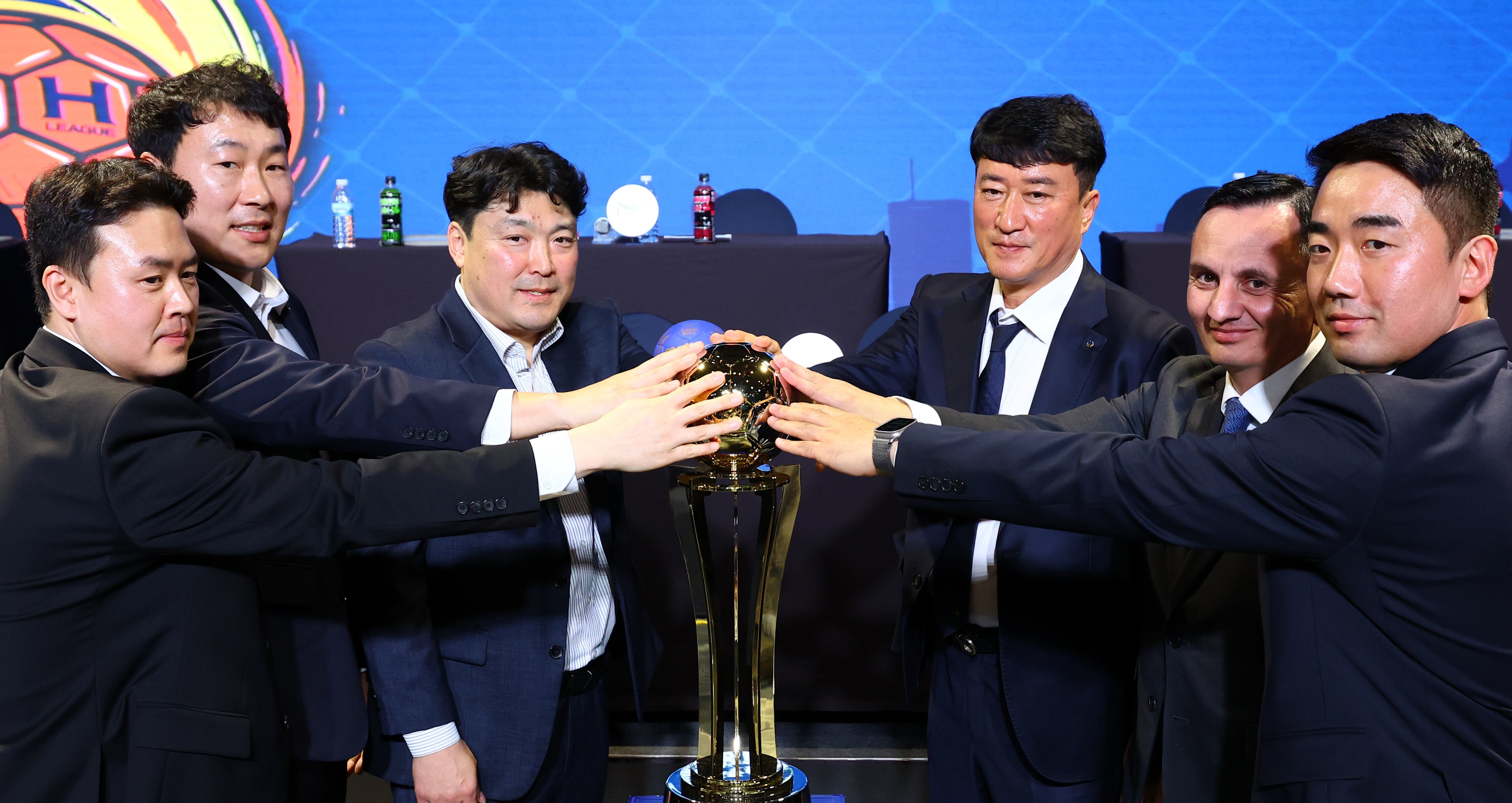 <b>핸드볼 H리그</b>, “어우두를 막아라”…두산 11연패 도전에 5개팀 ‘견제...