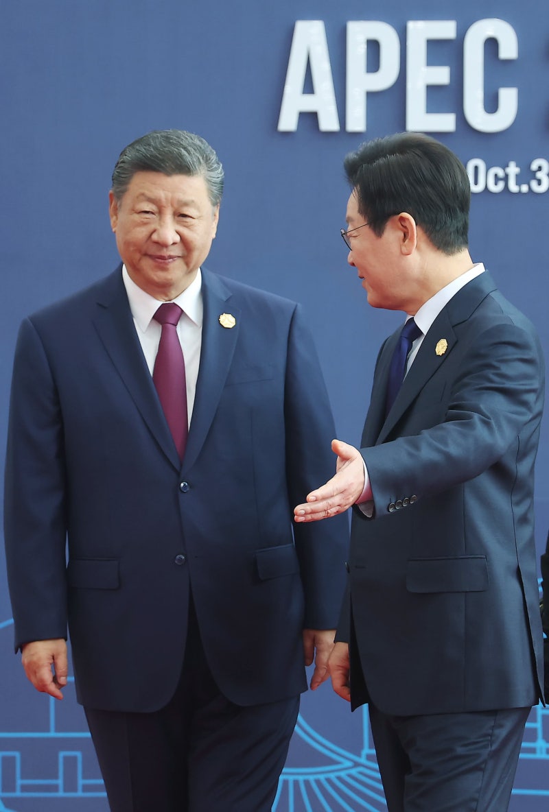 트럼프 없는 <b>APEC</b>서… 시진핑, 美 일방주의 때렸다