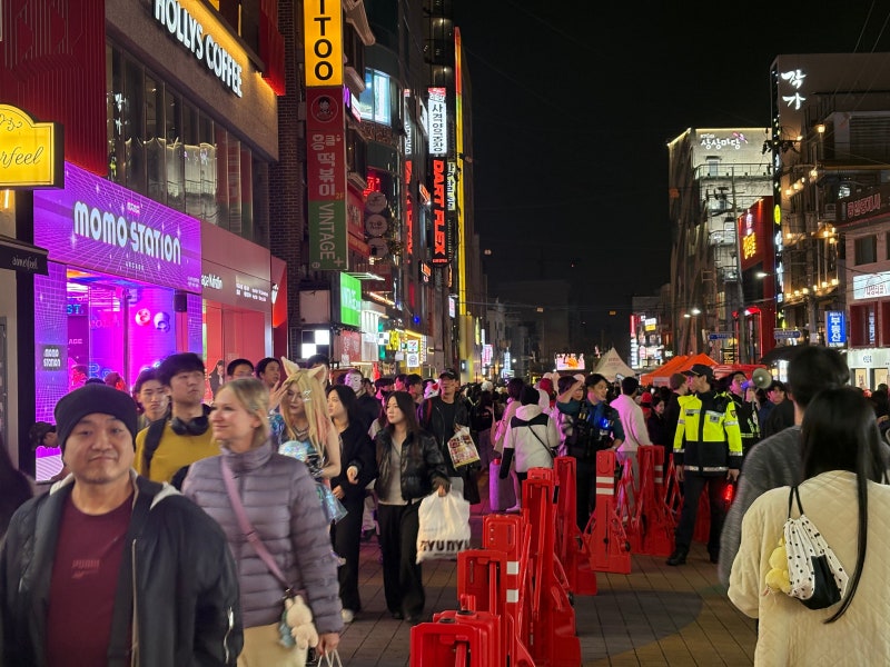 <b>핼러윈 참사</b> 3년...<b>이태원</b>서 빠진 인파, 홍대로 몰렸다