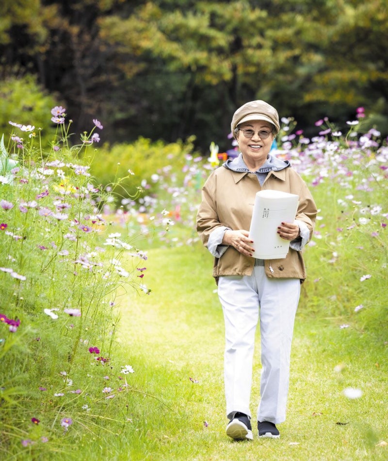 바람처럼 왔다가 이슬처럼 갈 수 없어 오늘도 가사를 쓴다