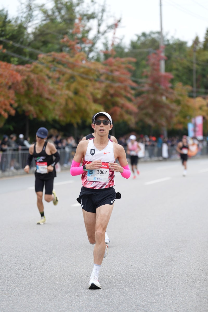 30㎞ 지점부터 시작된 고통… 응원 함성에 결승선 향한 속도가 빨라졌다