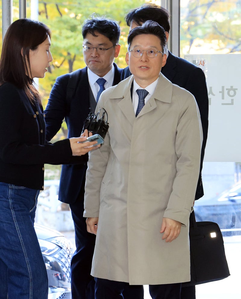 ‘직권남용’ <b>김선규</b> 전 공수처 검사 <b>해병 특검 출석</b>...“사실과 달라”