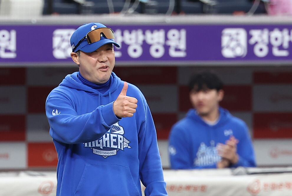 프로야구 삼성, <b>박진만 감독</b>과 최대 23억원에 <b>재계약</b>