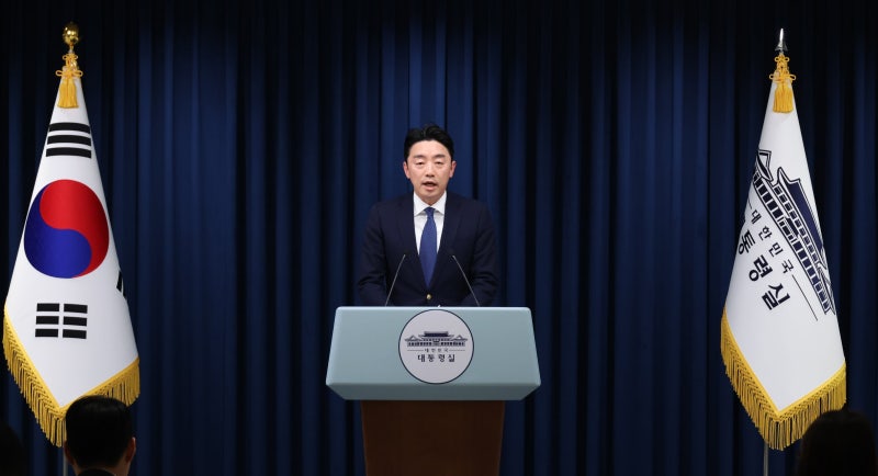 강훈식 “헌법상 李<b>대통령 재판 중지</b>된다... <b>재판중지법</b> 필요 없어”