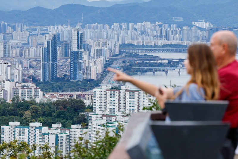 2년 실거주 의무화하자 외국인 주택 매수 급감