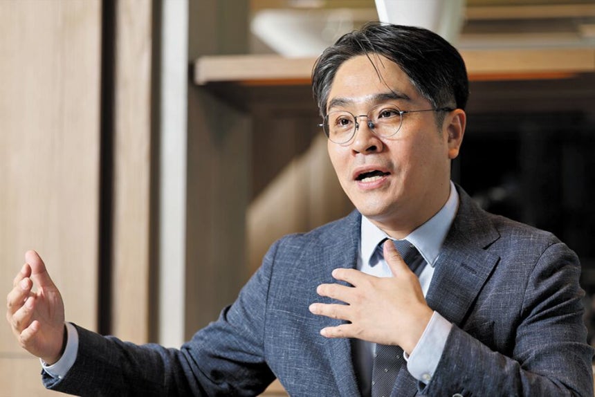 부산대병원 호흡기내과 엄중섭 교수는 최근 본지 인터뷰에서 "폐암은 연간 3만명 이상 발생하는데 뇌 전이처럼 돌발 상황에 대응해야 하는 경우일수록 가까운 곳에서 치료받는 것이 중요하