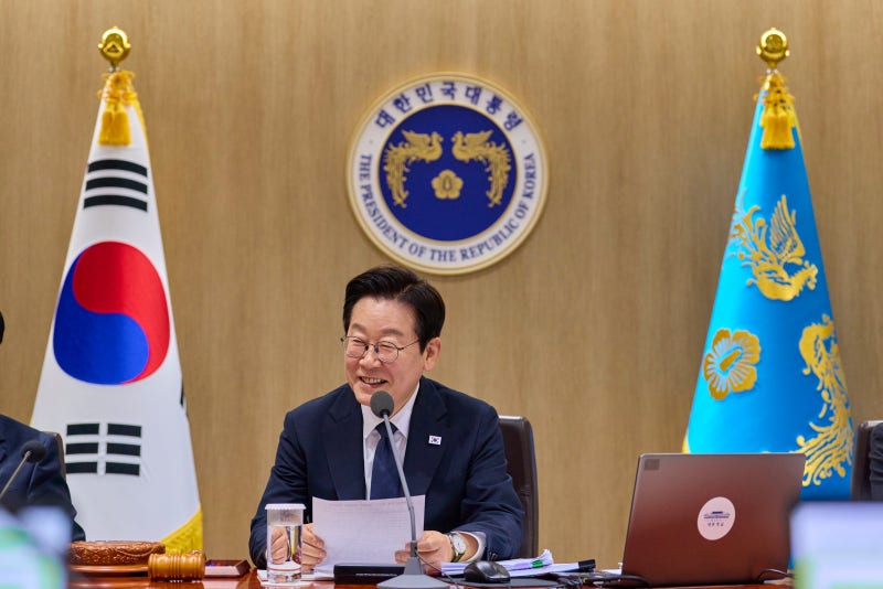 李<b>대통령</b>, <b>몸살</b>로 <b>소방공무원</b> 오찬 일정 취소
