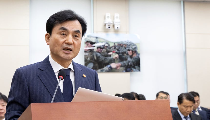 안규백 국방부 장관이 5일 서울 여의도 국회에서 열린 국회 국방위원회 제6차 전체회의에서 2026년도 예산안 제안설명을 하고 있다./뉴스1