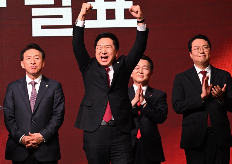 <b>김기현</b> “24만표로 당대표 됐는데, <b>통일교</b> 2400명 입당이 뭔 영향”