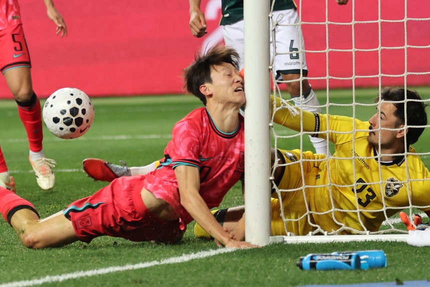 충돌 직전 이재성 머리 밀어낸 볼리비아 골키퍼의 멋진 스포츠맨십