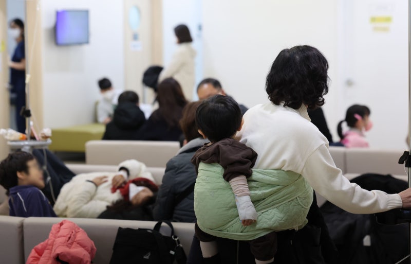 10년 새 가장 빠르게 퍼지는 중... 독감 대유행에 학교 초토화