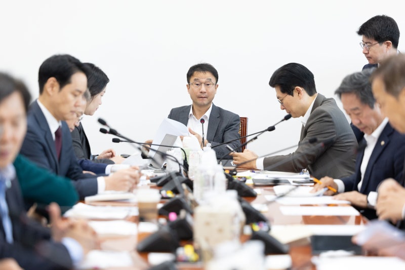 [사설] 국민 돈 갖고 속 좁은 ‘내 편, 네 편’ 정치 말아��야