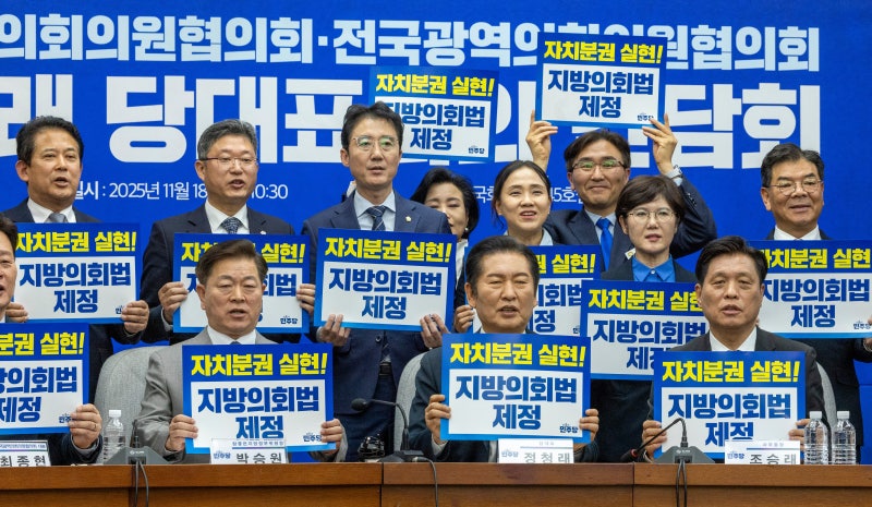 팽팽하던 중도층 민심, 與로 급격히 기울어