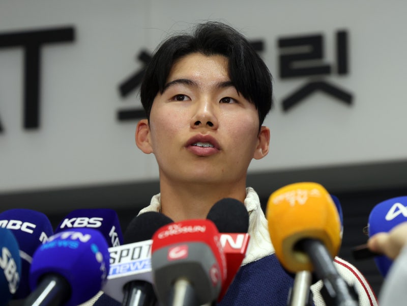 <b>김혜성</b> ‘부친 빚투’ <b>논란</b>에 “김선생에 <b>사과</b>”