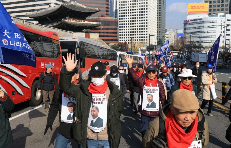 이승만 발자취 좇아… 서울 도심 걸은 시민들