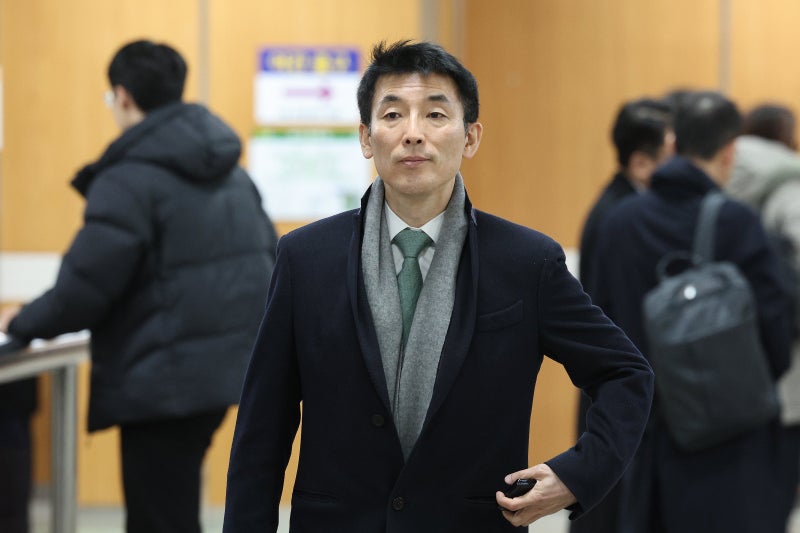 <b>감치</b> 선고받은 당일 석방된 <b>김용현 변호인단</b>… 재판부 “<b>감치</b> 재판 다시...