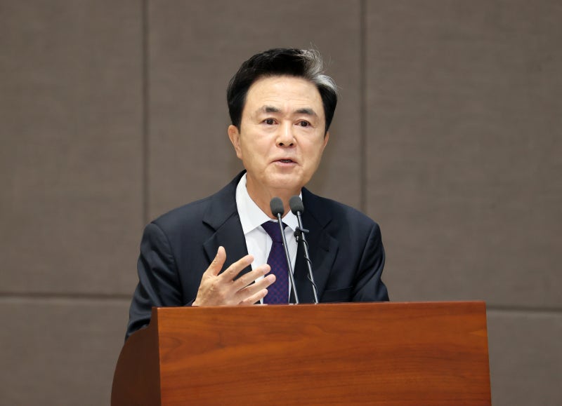<b>김태흠</b> “<b>돔구장</b> 건설 선거용 아냐… <b>K-컬처</b> 허브로 만들 것”
