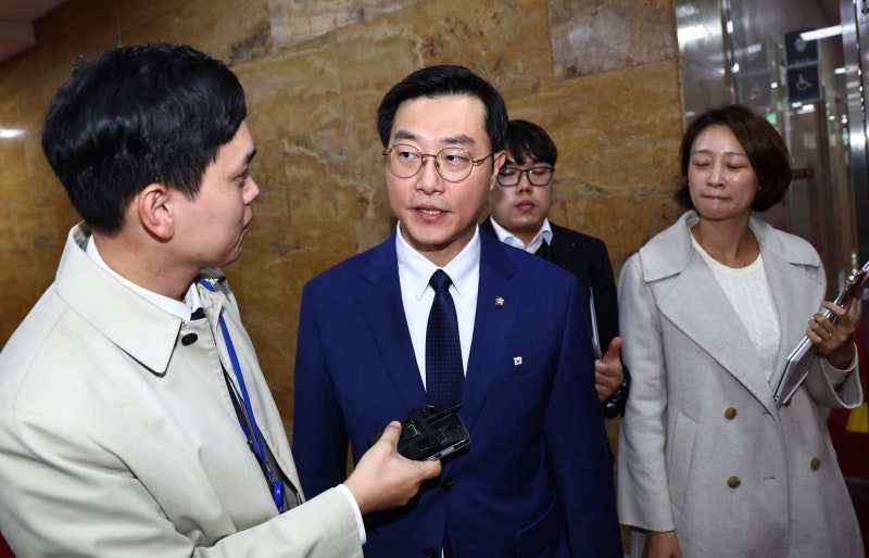 與 정청래, <b>장경태</b> 의원 <b>성추행 의혹</b> 진상<b>조사</b> 지시